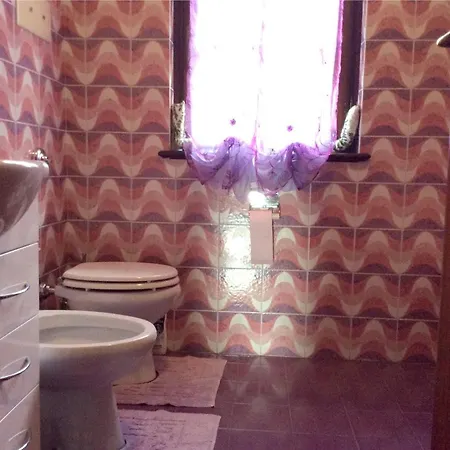 Casa vacanze Charming House In With Pool Gargnano